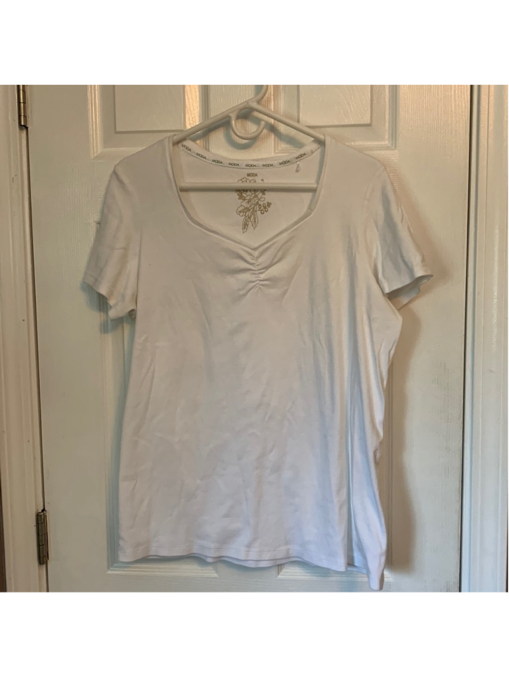 🔒 5 items for $10 - White Moda t-shirt size uk 22